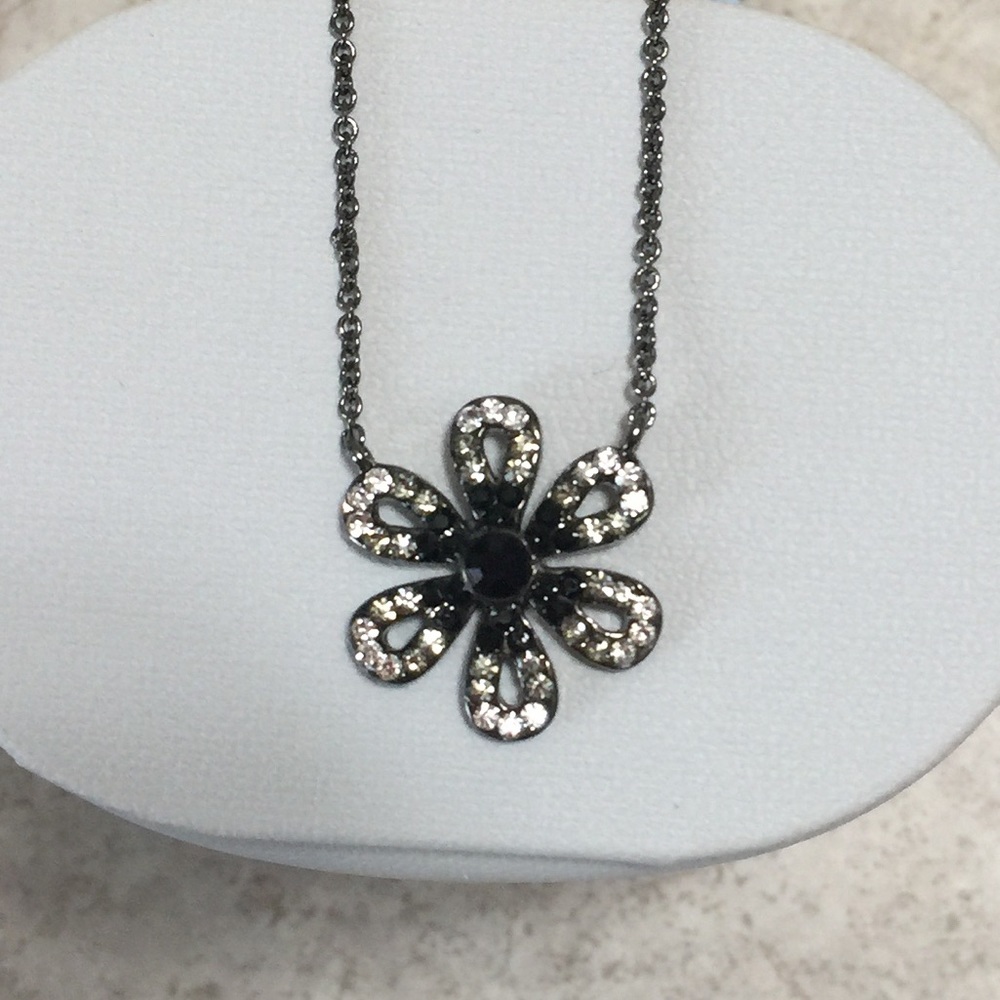 BNWT DAVID TUTERA EMBELLISH BLACK ASHLEY FLOWER NECKLACE